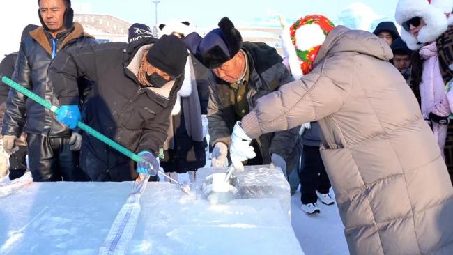 哈爾濱冰雪大世界許愿冰墻上線 新年心愿等你來許