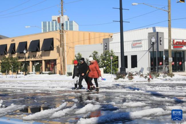 冬季風(fēng)暴在美國(guó)已造成至少9人死亡 多州宣布緊急狀態(tài)