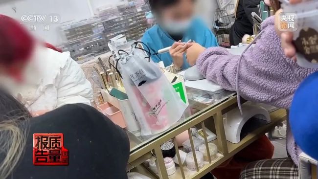 女子做完美甲指甲薄到可見肉 美甲風險需警惕