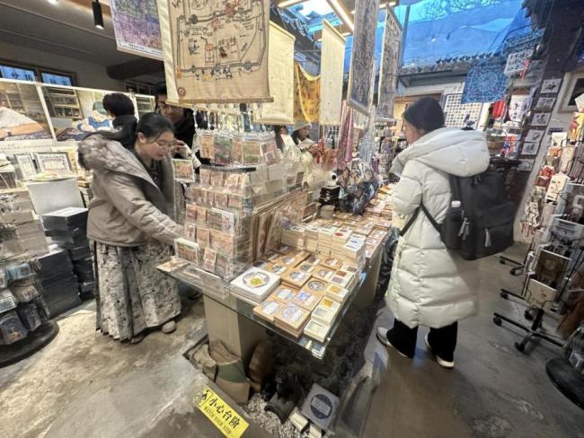 服裝,、家居、文創(chuàng)領域掀起“新中式”風,！這些產品賣火了 年輕消費者的新寵