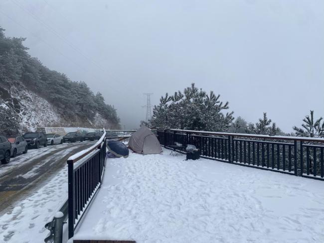 浙江多地高山區(qū)出現(xiàn)積雪 新一股冷空氣已安排 雨雪來去匆匆寒意濃