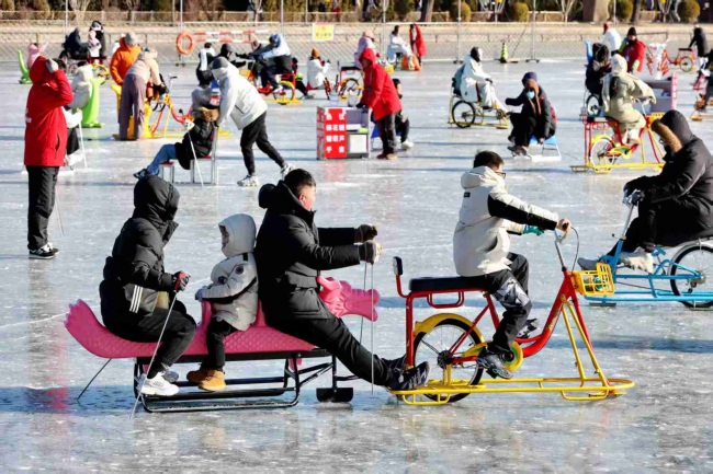 春節假期首日！什刹海冰場人氣爆棚