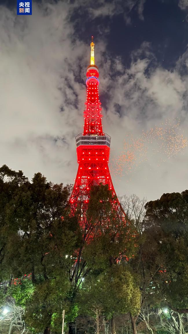 喜迎中國新春 日本東京塔第七次點亮“中國紅”