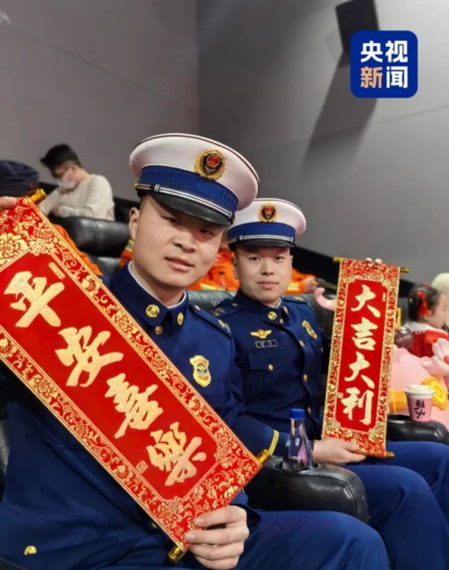 在电影院找到了春运的感觉 大银幕赏春晚年味浓