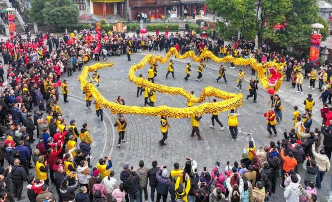 时政微观察丨祥蛇贺新 天下同春