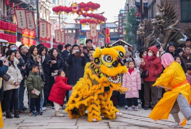 山東一景區(qū)春節(jié)爆火 跟著電影去旅游