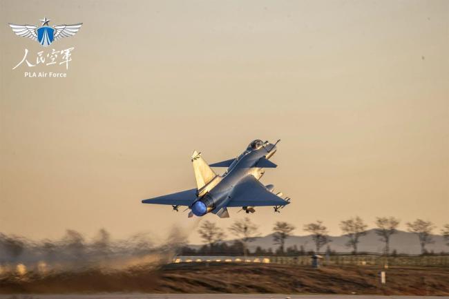 亮剑云端！南部战区空军航空兵组织跨昼夜飞行训练