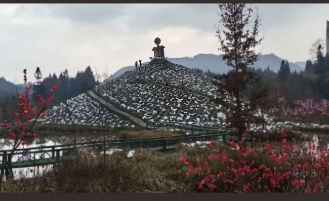 成都一景區(qū)用棉花仿雪村引爭議 人造雪景惹風(fēng)波