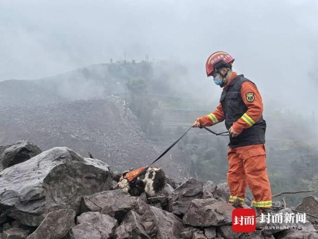 村民讲述筠连山体滑坡瞬间 救援争分夺秒进行中