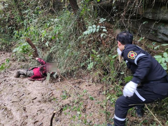 85岁老母亲失联2天后在淤泥中找到 幸及时获救脱离危险