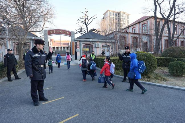 北京警方開啟新學期護學模式