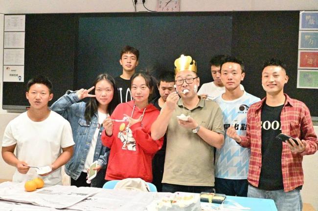 浙江老師48小時家訪12戶涼山學(xué)生 千里送暖意