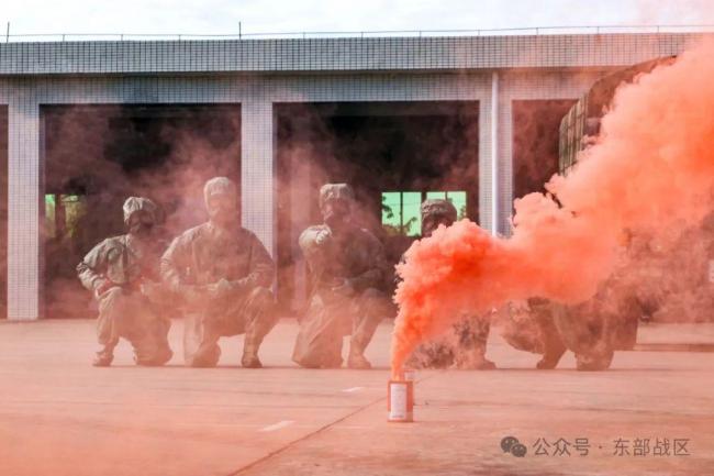 雷达锁定目标，战斗从白天打到深夜……厉兵秣马潜心砺剑