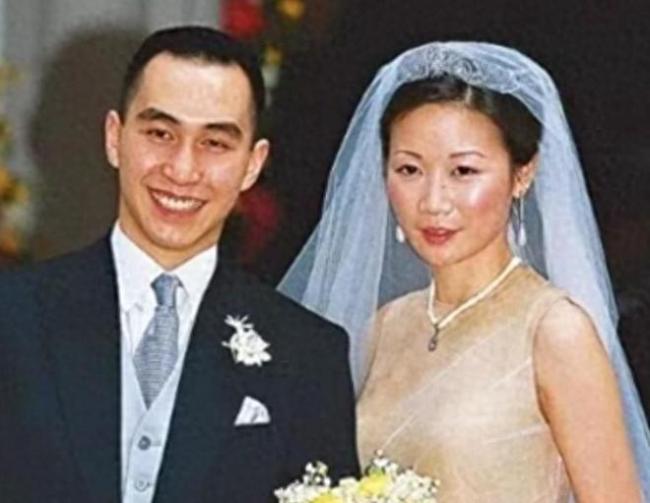 香港最好命原配，結(jié)婚25年無(wú)緋聞,，丈夫身價(jià)百億寵妻愛(ài)獨(dú)生女