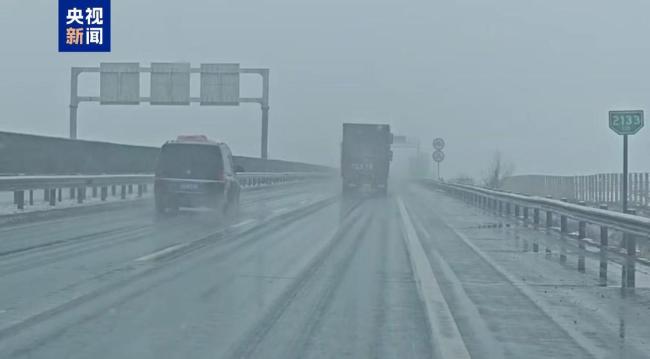 受天氣影響甘肅河南多條高速管制 雪雨導致交通限行