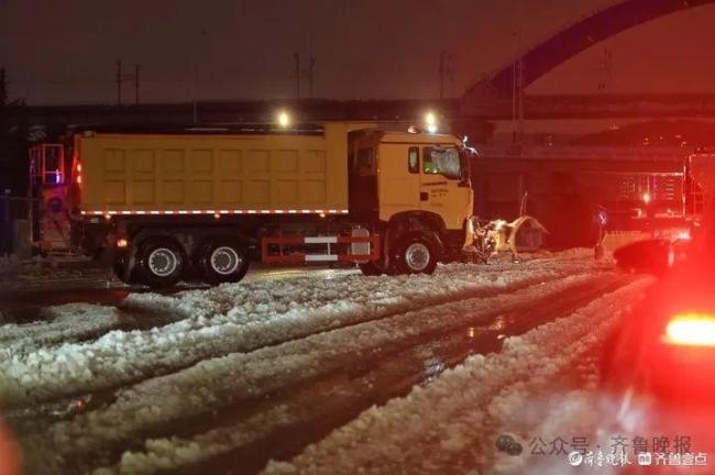 濟南大暴雪下了387個大明湖 暖心瞬間感動全城