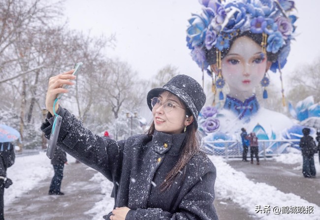 济南大明湖雪景醉游人 童话王国般的冬日奇观