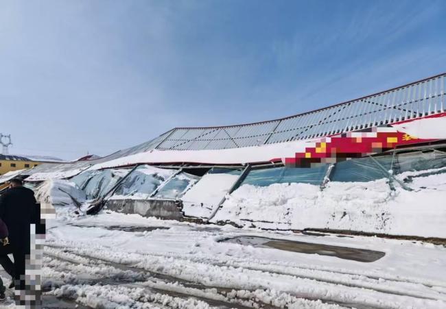 山東青州暴雪壓塌花卉市場