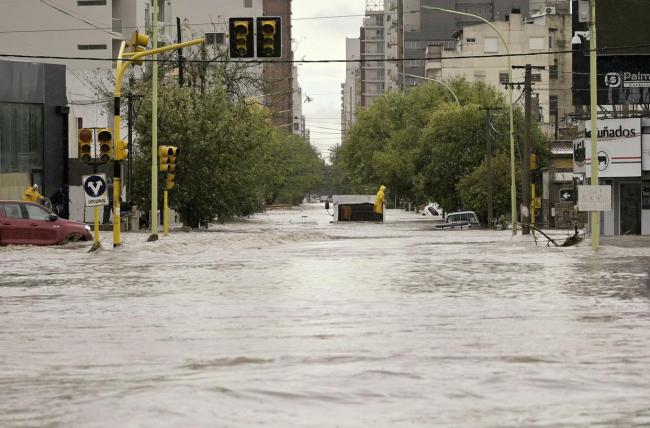 阿根廷布蘭卡港遭洪水 至少10人死亡