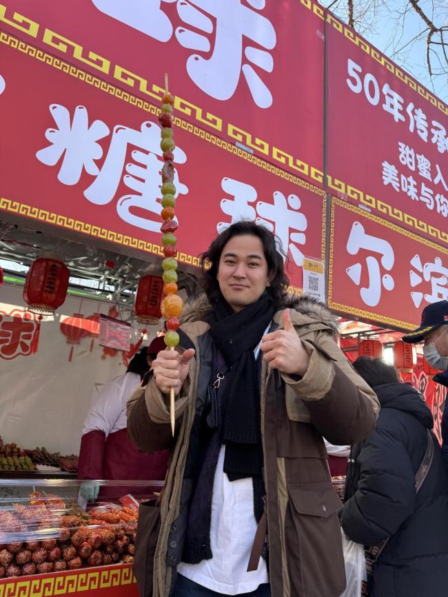 青島姑娘在韓擺攤賣(mài)中國(guó)小吃 街邊美食火爆出圈