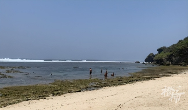 中國(guó)游客在巴厘島海灘被沖走 搜救仍在進(jìn)行中