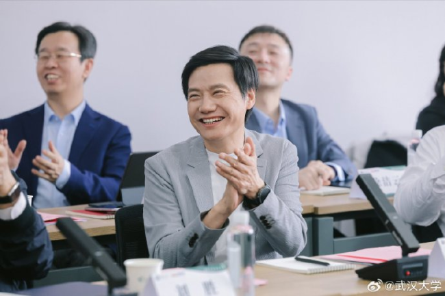 雷军说英语不好让母校蒙羞了_加强锻炼提升形象 图2