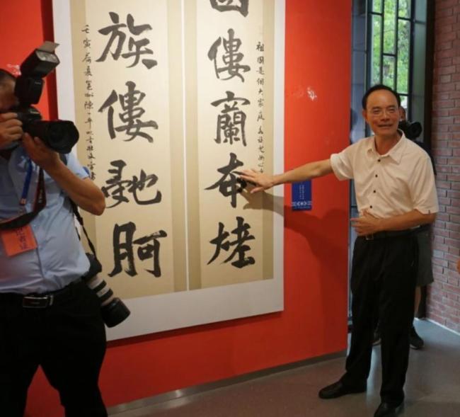 退休后办书法展的公安厅副厅长被公诉 涉嫌受贿罪遭起诉