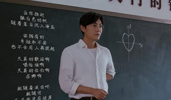 秦昊带女儿逛环球影城 幸福背后的付出与坚守