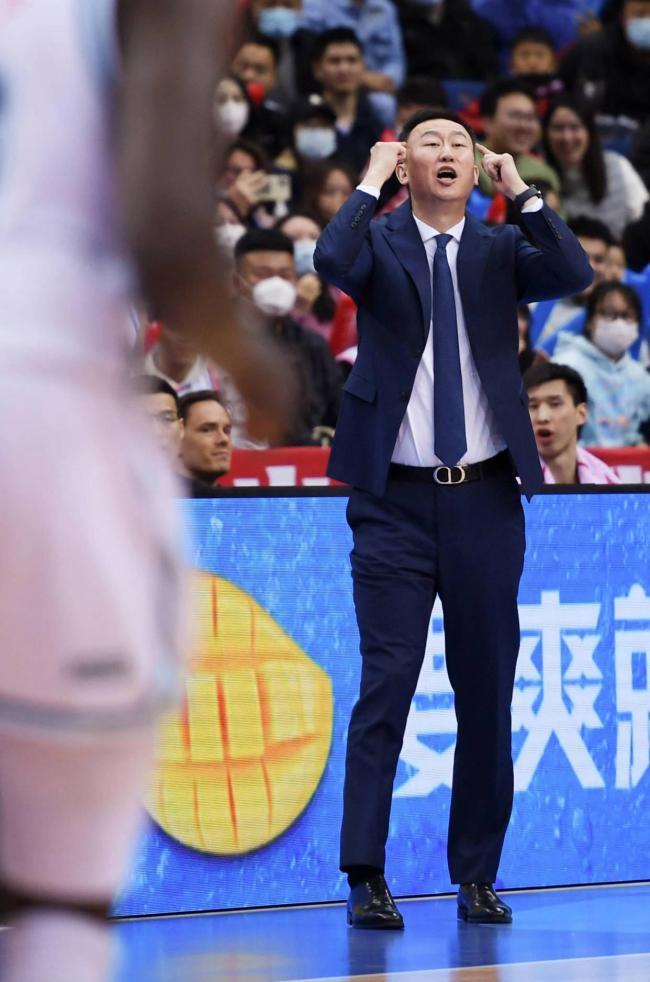 青岛队教练刘维伟被妻子实锤出轨