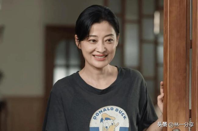 《我的后半生》梅婷的T恤让不雅众破防 中年女性魔力展现