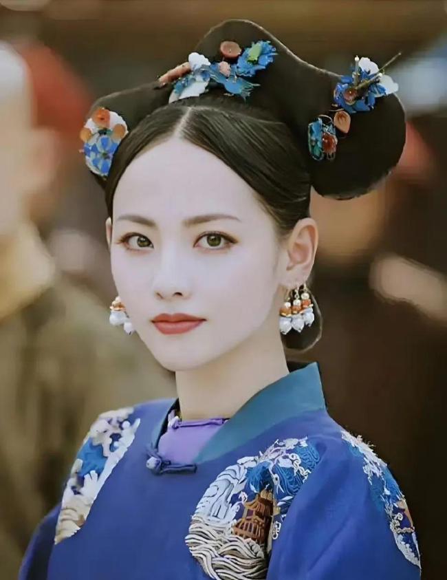 张嘉倪复出，网友辣评“劲劲儿的”：贵圈不缺同款却齐不受待见？颜值争议再起