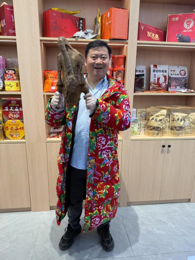 荣昌卤鹅哥将政府奖的十万全部捐出 回馈社会助人行善