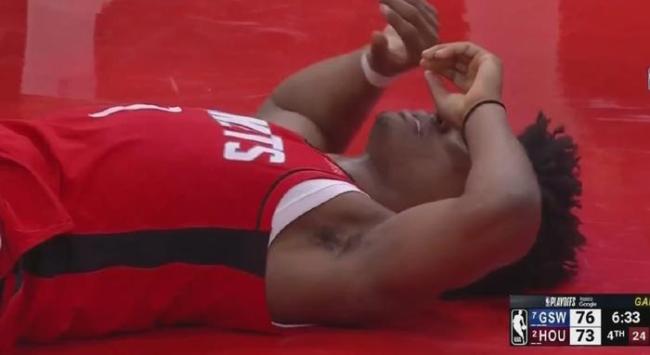 库里季后赛100胜里程碑:轰31 6授课火箭后场 飚超远三分兴奋庆祝 勇士客场大胜火箭