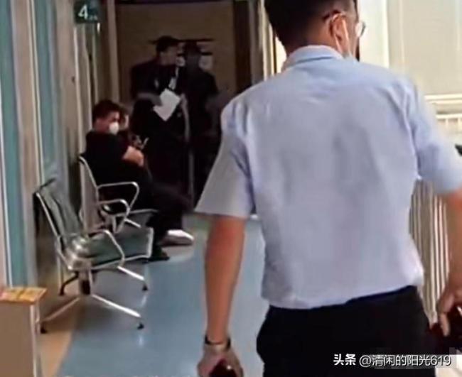 夫妻吵架妻子挂医生丈夫的号 惊喜化解怨气