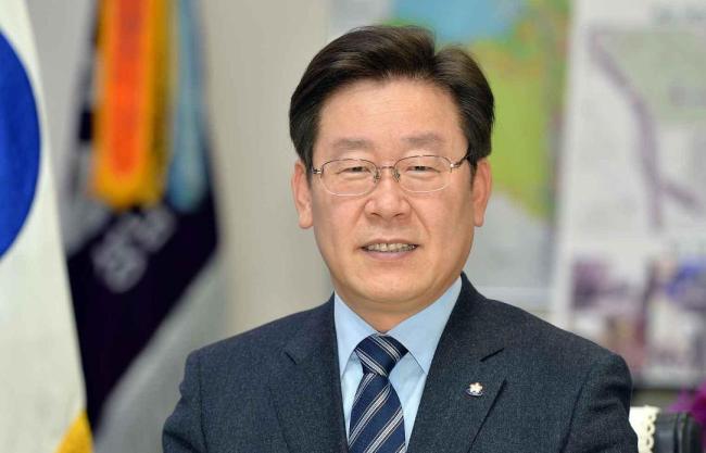 学者：文在寅和李在明“命悬一线” 政坛风波再起