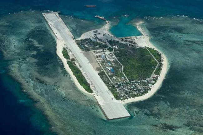 评论员：中方登铁线礁打菲措手不及 五星红旗宣示主权