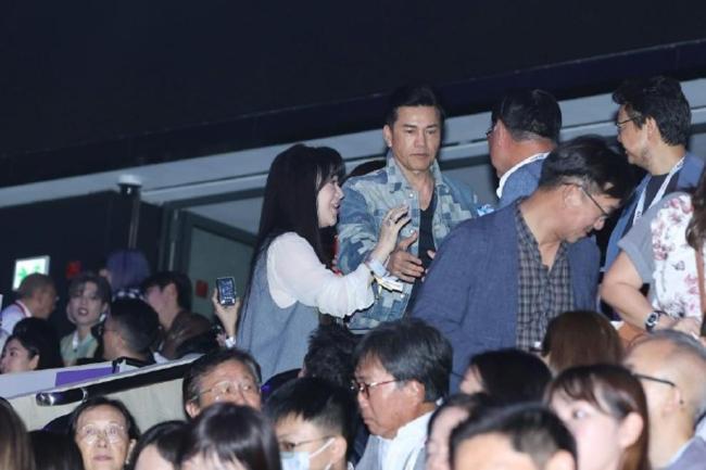 谢霆锋演唱会是英皇年会吧 星光熠熠齐助阵