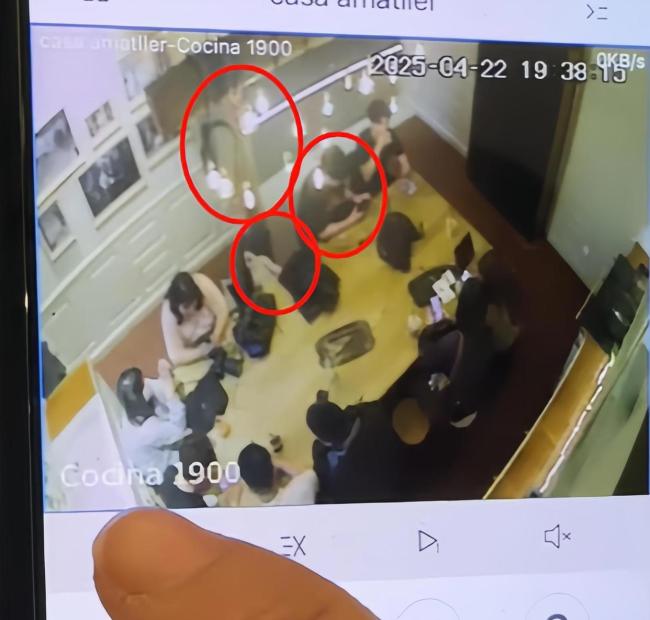 小伙西班牙遇小偷當場裸絞制服 街頭治安堪憂