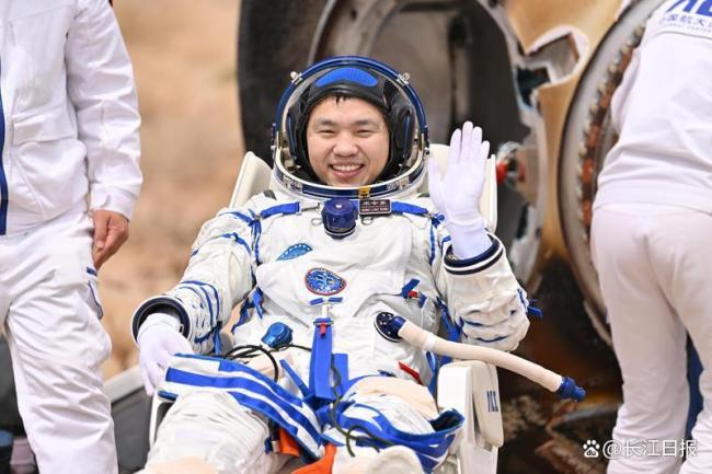 航天員回地球第一頓吃牛肉面驢肉火燒 太空英雄平安歸來