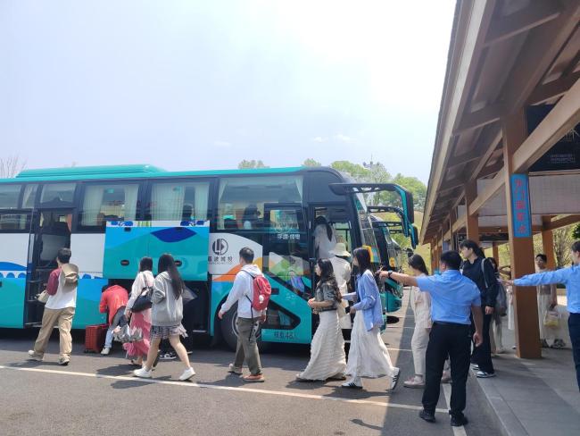 五一人從眾模式又開啟 荔波高鐵站迎客流高峰