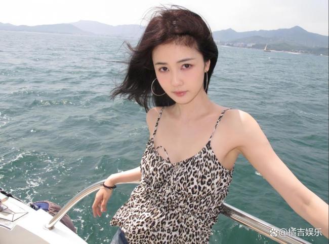 白鹿一拖三“拯救”3位落水男士