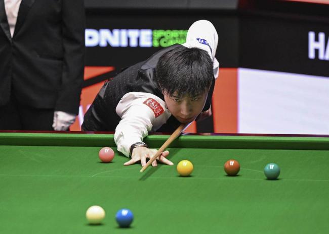 趙心童成首位打進(jìn)4強(qiáng)的業(yè)余選手趙心童晉級(jí)斯諾克世錦賽四強(qiáng) 刷新多項(xiàng)歷史紀(jì)錄
