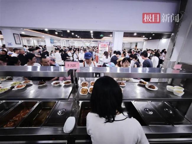 游客在榮昌政府食堂1天吃1500斤豬肉 暖心舉措受熱捧