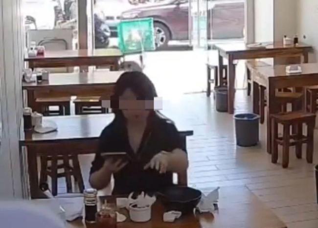 上海多方回應(yīng)女子擦鼻涕紙扔進(jìn)碗罐 多部門跟進(jìn)處理