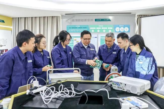 歐洲大停電 中國一電工意外紅了 0.13秒恢復(fù)電力絕技