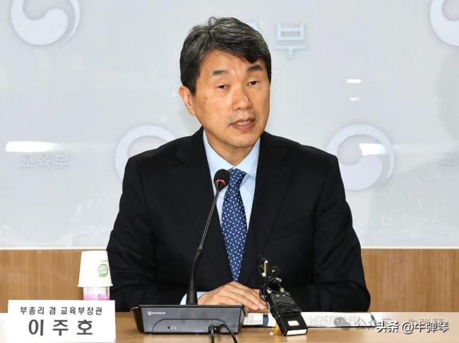牛弹琴：韩国又创造了历史 政坛走马灯式变换