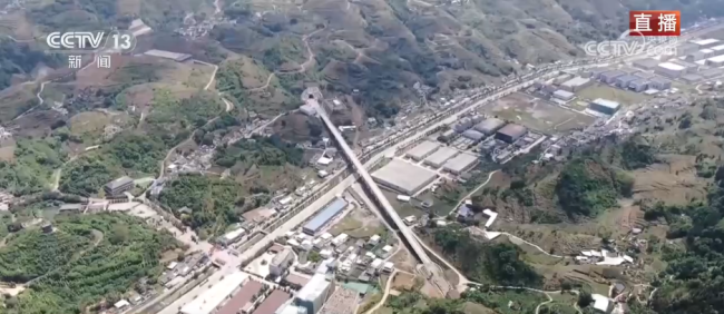 一線建設(shè)者們用勞動(dòng)詮釋“最美” 假日?qǐng)?jiān)守鑄就輝煌