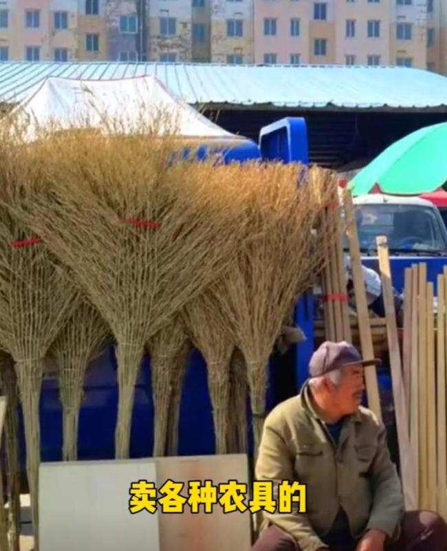 莫言回山東老家趕大集 感受社會進步與發(fā)展