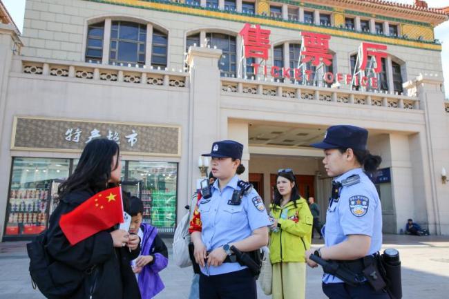 “五一”当天，北京铁警帮2名“马大哈”旅客找回财物 粗心旅客虚惊一场