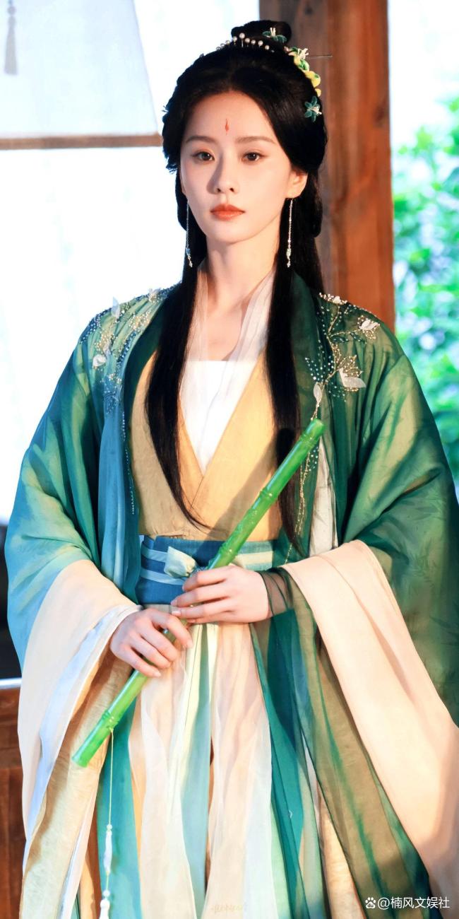 劉詩詩“先秦淑女步”火出圈 古風美學驚艷重生